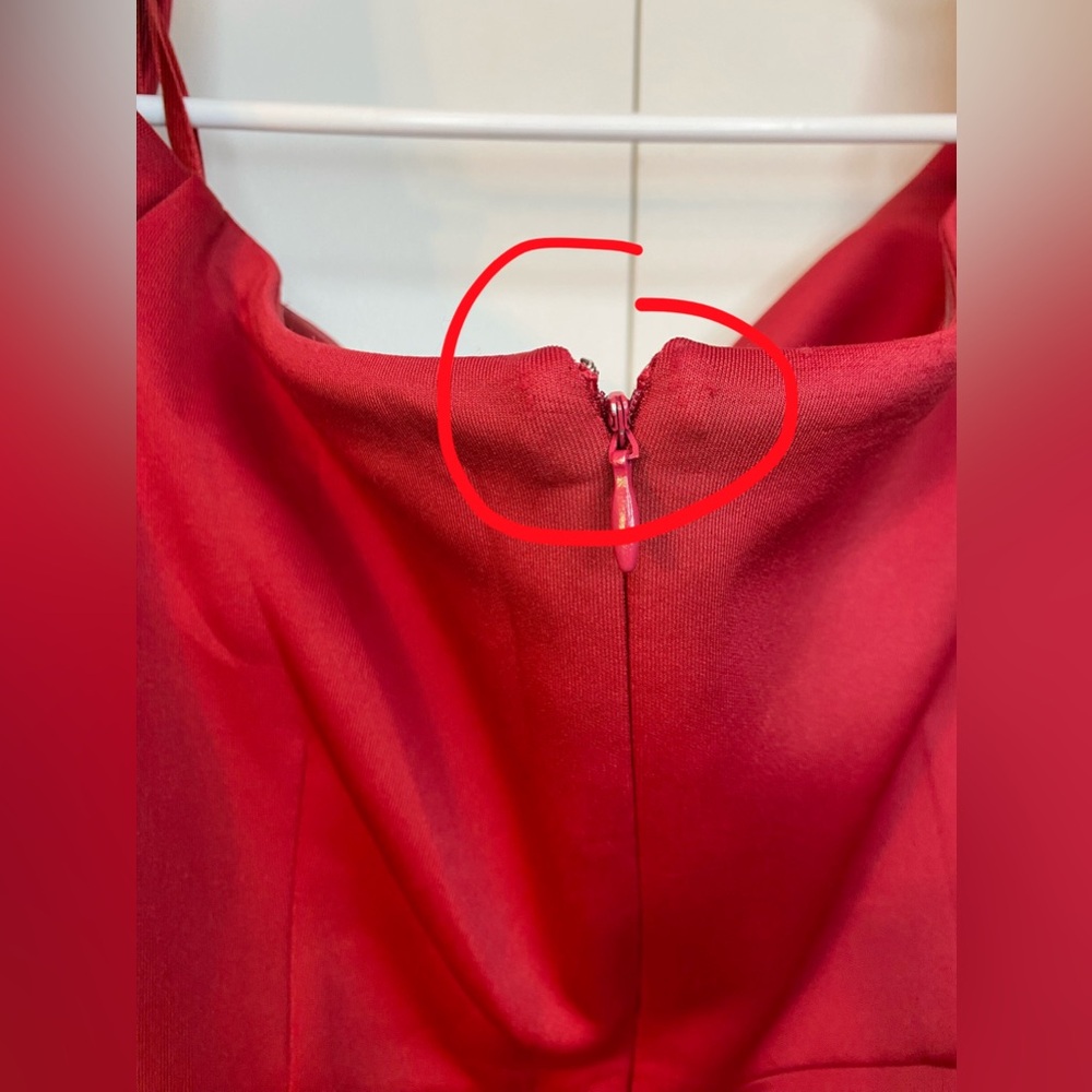 Elegant Red Off-Shoulder Sheath Dress with Jewel Accent (Size 6) Ptp 17” - Picture 5 of 9